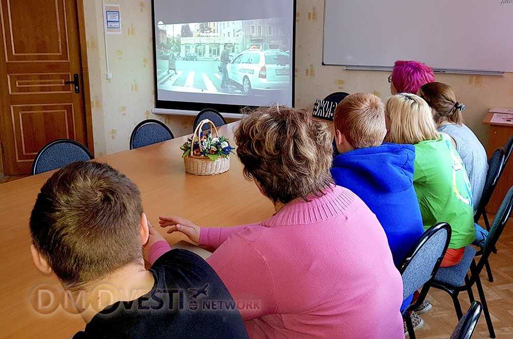 Госавтоинспекторы Домодедово встретились с педагогами и воспитанниками детского дома