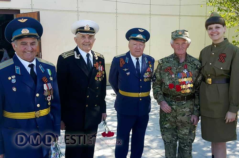 Коллектив Ильинской школы Домодедово поздравляет ветеранов с 9 мая