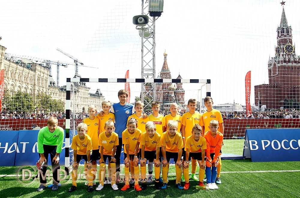 Футболисты из Домодедово сыграли в парке футбола на Красной площади