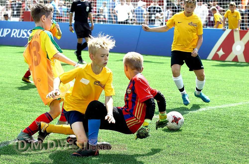 Футболисты из Домодедово сыграли в парке футбола на Красной площади