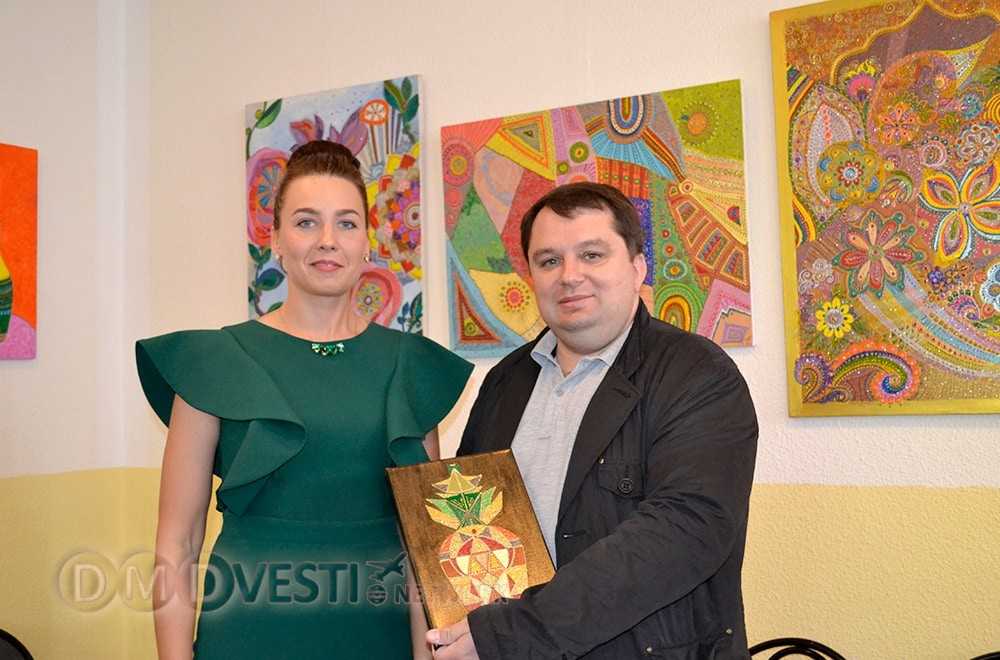 Персональная выставка Марии Серёжиной открылась в Домодедово